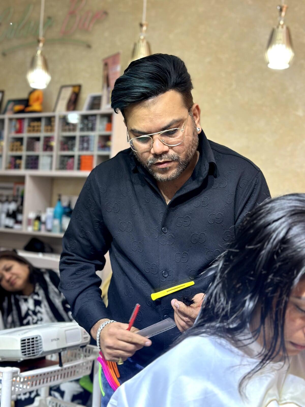 Hairdressing legend Laukik M Shah explain hairdressing in a class session during Masterclass